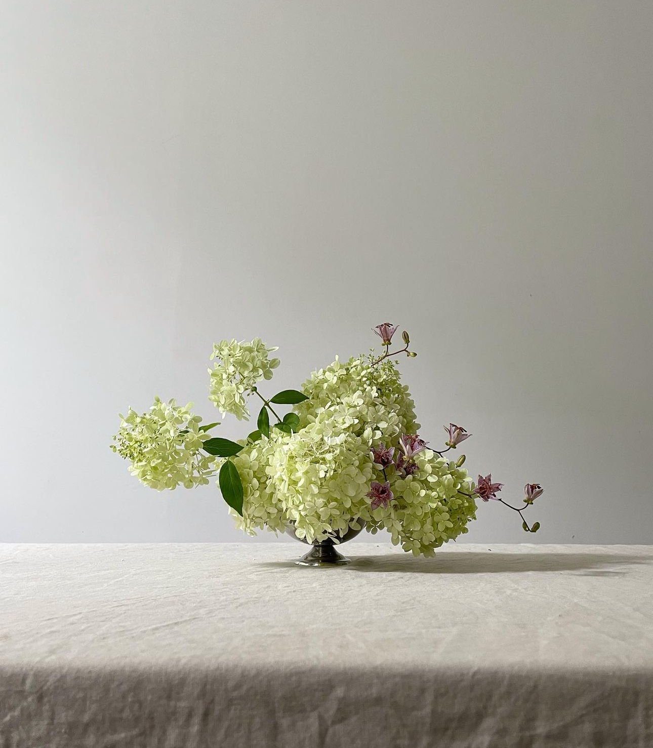 Composition florale en fleurs de saison